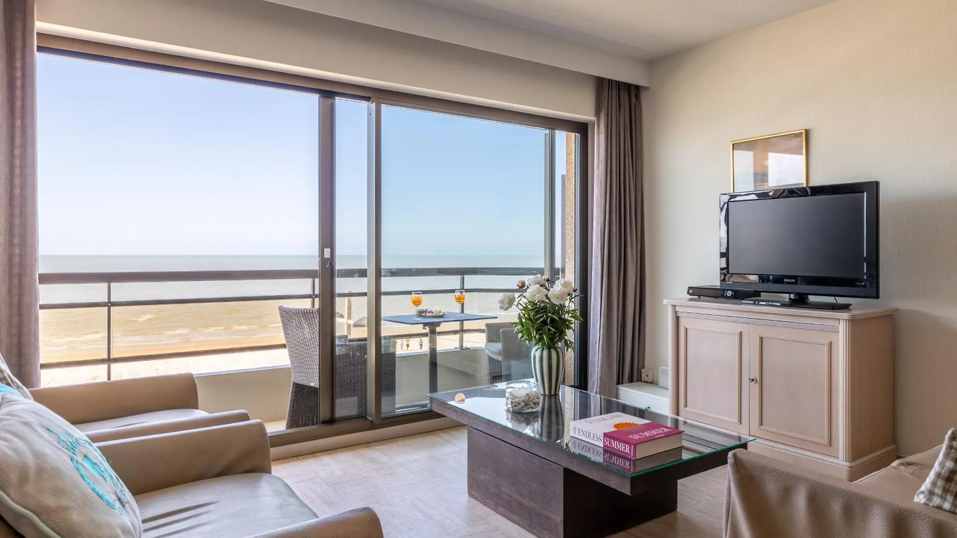Royal Middelkerke Met Garage Apartment